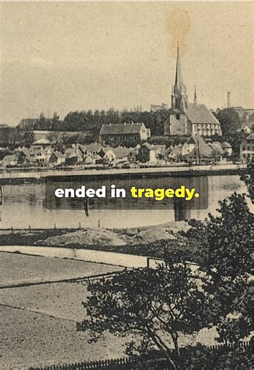 🇩🇰: Bådulykken i 1935 / 🇬🇧: A Boat Accident in 1935 🇩🇰: Kilde: mindestenen og Wikipedia / 🇬🇧: Source: mindestenen and Wikipedia 🇩🇰: Billeder: Kliojünger: Vemmingbund Drukneulykke 2 (CC BY SA 4.0), Kliojünger: Vemmingbund Drukneulykke 3 (CC BY SA 4.0), Guillaume Baviere: Vemmingbund Strand 2017-05 (CC BY SA 2.0), Kliojünger: Vemmingbund 1 (CC BY SA 4.0), Kliojünger: Vemmingbund Drukneulykke 1 (CC BY SA 4.0) og Wikimedia Commons / 🇬🇧: Pictures: Kliojünger: Vemmingbund Drukneulykke 2 (C