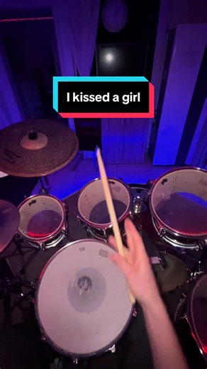 I kissed a Girl🔊💐 #drums #ikissedagirl #2000smusic #drumsdaily #katyperry Drum Cover – Original music © respective owners. Licensed or re-performed for educational/entertainment use