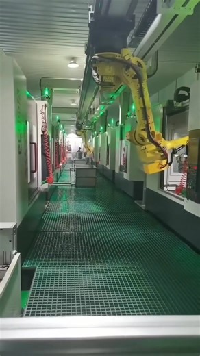 136K views · 684 reactions | Fanuc industrial robot CNC automatic loading and unloading #Robot #FANUC #cnc | Tom Huang Autorobo | Facebook