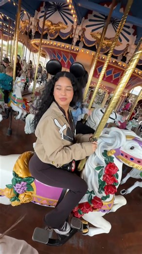 Since I don’t got a real horse Disney carousel will do🤣#fyp #trending #horse #disneyworld #disney