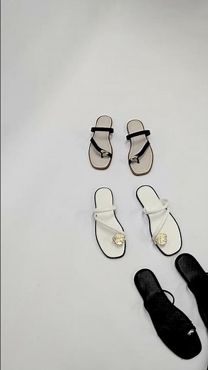 Pick Your Vibe: Minimalist Toe-Ring Slides & Metallic Flat Sandals 😍