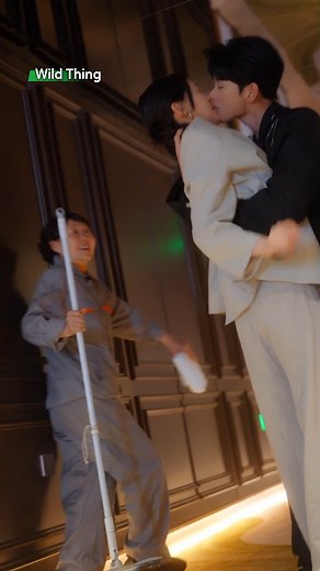 1.5M views · 30K reactions | Do elevador ao quarto… eles não conseguem parar de se beijar! ❤️‍ #iqiyi #wildthing #lanbo #wangzijia #cdrama #verticaldrama #shortdrama #mustwatch #爱奇艺 #微剧 #十分野 #蓝博 #王子甲 | iQIYI Portuguese | Facebook