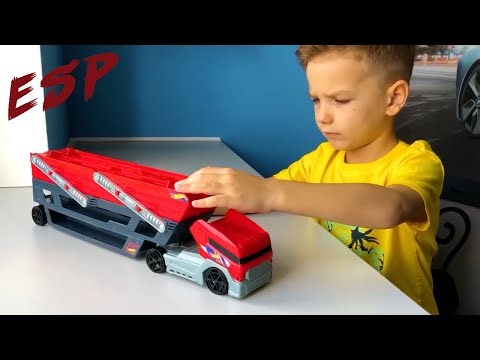 Little Mark and the biggest cars in the world