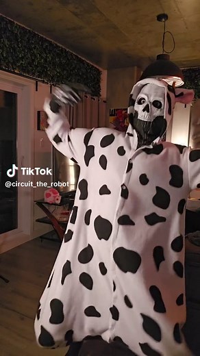 it's 2 am and I'm sick #cosplay #simonghostriley #ghost #callofduty #cod