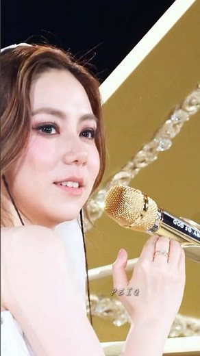 【飯拍】連捂嘴也這麼萌😊😊 @G.E.M.鄧紫棋【I AM GLORIA】2.0 世界巡回演唱會