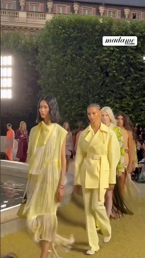 Place aux beaux jours avec le défilé Kenzo Homme printemps-été 2025☀️ #fashionweek2024