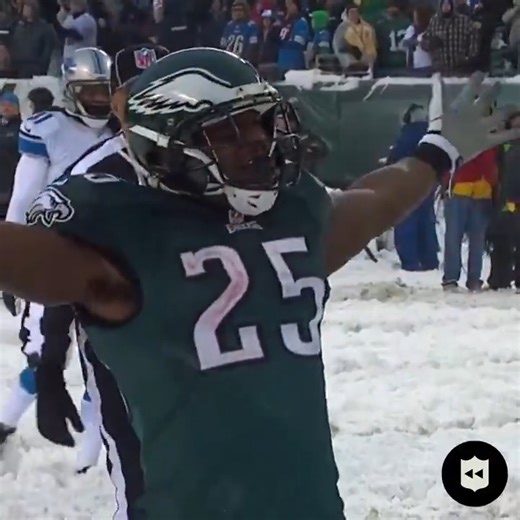 On this date in 2013, the Eagles and Lions played in one of the most epic snow storms. ❄️ (🎥 @nfllegacy) | Philadelphia Eagles on CBS Sports