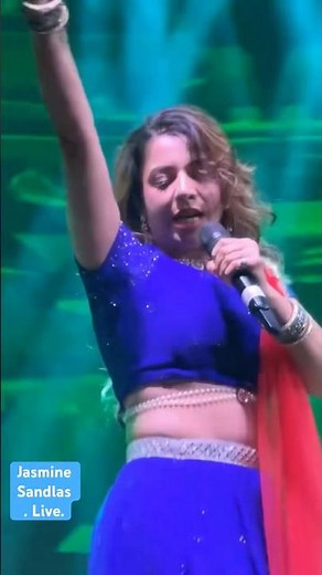 Jasmine Sandlas live performance | singing Nabbe Nabbe song | 90-90 punjabi song #concert #minivlog