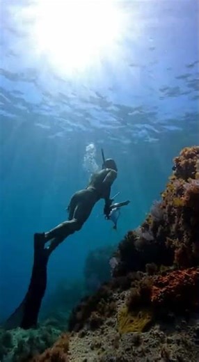 Underwater Skill: Catching a Fish With a String