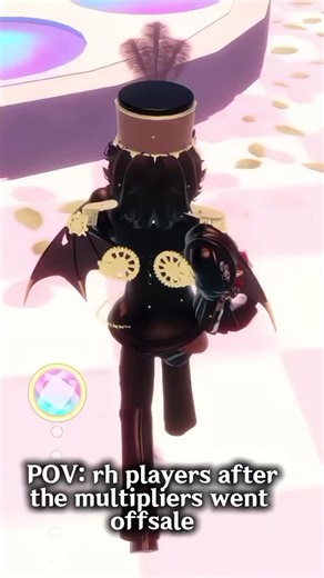 Royale High: Exploring New Set and Removing Multipliers