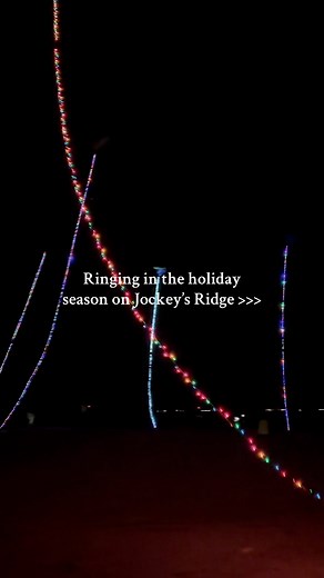 🎅 One more week! Santa’s flying in and the kites are getting lit (literally ✨) 🎄 Hanging with Santa – Nov 28-29 at Kitty Hawk Kites, Nags Head 🪁 ✨ Kites with Lights – Nov 29 at Jockey’s Ridge Bring your wish list, your crew, and your holiday spirit — it’s almost time! Visit https://bit.ly/4onjc9J on how to see views like these 🤩 #kitefestival #outerbanks #obx #visitobx #treelighting #holidaycheer | Kitty Hawk Kites