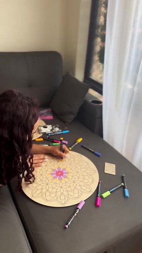 Let your creativity flow and create a stunning masterpiece that you'll be proud to display in your home. 🙌 ✅ Our DIY are designed to be a relaxing experience for everyone. No skills required. Simply colour in the lines with our soothing acrylic brush pens and either follow along with our colour guide or create your own masterpiece. Each kit provides a few hours of soothing, relaxing and creative me time, and a special finished product that is beautiful and functional! Kit includes: 🎨 Painting 