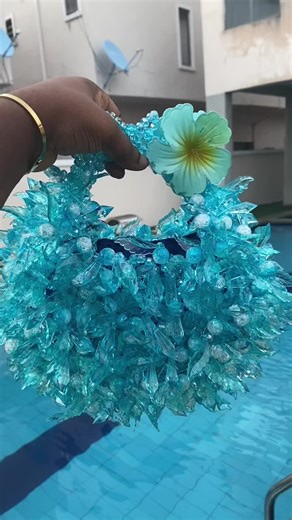 Bag Flair giving Ocean Vibes 🌊 🤩💙 I’m obsessed with this handmade beaded bag !! Bag flair can come in different colors Production takes 5 - 7 working days Delivery is worldwide #visibility #luxury #business #viral #fyp