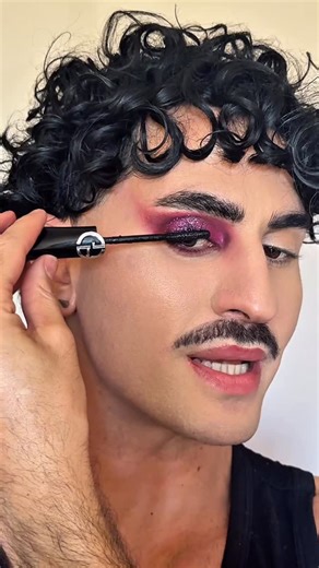 Pablo Barckhahn on Instagram: "Easy bold grunge eyeshadow, zero feelings. 🖤 This is my version of an avant-garde grunge eye: – messy but intentional shape – strong depth on the lid and lower lashline – edges that are lived-in, not perfectly blended – skin kept softer so the eyes can scream It looks dramatic, but the steps are actually simple and you don’t need 10 brushes to do it. Would you wear this to a club, a concert, or just to look emotionally unavailable in your kitchen? Eyeshadow palett