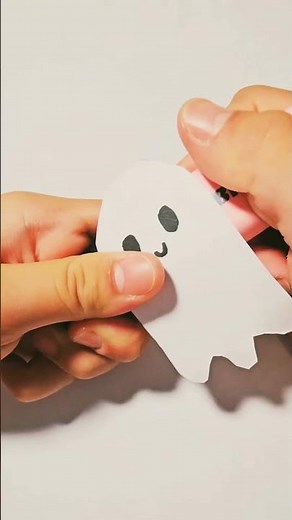 "¡Haz Fantasmitas de Papel! 👻✂️ Manualidad Fácil para Halloween"