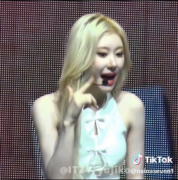 ITZY Members: Lia, Yuna, Chaeryeong, Ryujin, Yeji Fan Meeting Highlights