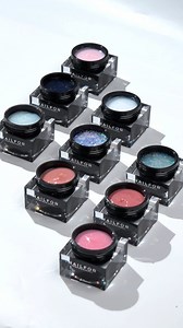 ✨ Novità Nailfor: PREMIUM GEL BUILDER - TISSOTROPICO in Nuovi Colori! ✨ Scopri il nostro Gel Costruttore Trifasico Tissotropico, pensato per i professionisti che non accettano compromessi! Dalle elevate performance in termini di tenuta ed elasticità, questo gel stabile e ad alta densità non cola una volta applicato, garantendo risultati impeccabili. 🔸 Facilità di Lavorazione: Morbido da modellare e limare, ideale per allungamenti medi e strutture di lunghezza variabile.🔸 Performance Senza Limi