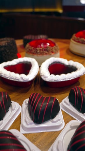 💌 For your partner, your bestie, your mom or yourself, Junior’s is the Valentine everyone wants. 🍰✨ Red Velvet Cheesecake, Strawberry Cheesecake and Mini Ganache Cheesecake Hearts ship nationwide at juniorscheesecake.com… because love has no limits. Shipping Deadlines: 💕Order by 11:59pm EST Tuesday, February 10th for Standard Shipping 💕Order by 11:59pm EST Wednesday, February 11th for Overnight Shipping* You can also pick up an expanded selection of heart shaped Valentine’s Day cakes at our 