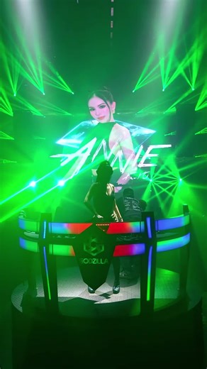 ค่ำคืนสุดมันส์ที่ผับ Godzilla กับ DJ Annie