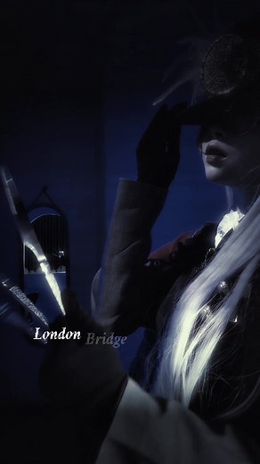 Jack the Ripper cosplay singing London Bridge Is Falling Down