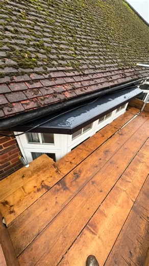 Chess Roofing LTD on Instagram: "Small roof, big protection! 🏡 We finished off this bay window using an EPDM rubber system. For small flat roofs like these, EPDM is a total game-changer. It’s installed in one single piece, there are no joints or seams for water to get through. It’s durable, UV-resistant, and looks much sleeker than traditional felt in our opinion. A perfect way to modernise the front of the house while keeping it dry! #roof #roofing #roofer #roofingcontractor #roofingcompany #r