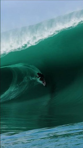 🔴(NOT A.I.) INSANE SITUATION at Teahupo'o with Oneill Massin