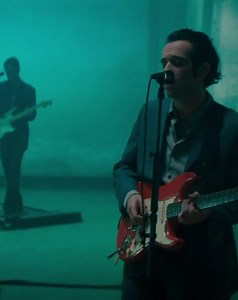 71K views · 10K reactions | Oh Caroline Official Live Performance Vevo https://youtu.be/WNf30EKBDdY | The 1975 | Facebook