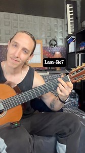 Un acorde de paso se usa para añadir un color extra entre dos acordes básicos y aquí tienes un ejemplo con esta rueda tan típica en guitarra flamenca. Si quieres aprender desde cero y paso a paso entra en el canal de YouTube de FlamencoFacil | FlamencoFacil