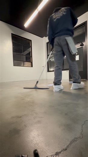 ⚠️ Color without stain… Yep, adding black tint to the first coat of sealer can add color without having to stain the concrete floor. 👌Perfect technique for a consistent colored finished concrete. Barrier urethane and Color Prime tint were used for the project. This process is in my training. DM for more info. ✌️ #concrete #construction #flooringideas #commercialflooring #stainedconcrete #concretestain #interiordesigninspiration #tipsandtricks #onlinetraining #cretoseal #boise #idahome #tradesme