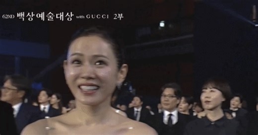 Viral nhất Baeksang 2026: Lee Byung Hun tỏ thái độ với Son Ye Jin