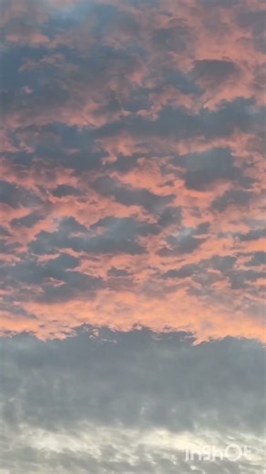 美しい夕暮れ。切ないようなあったかいような雲の広がる9月のある日。