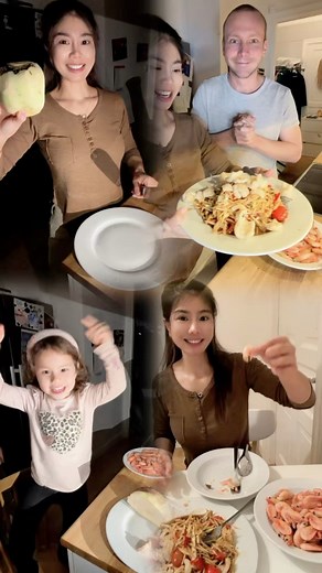 18K views · 1.5K reactions | ไฟดับก็แซ่บได้ ตำโคหล์ราบีจ๊วดๆ แต๋นแว๋นคงจะกลัวแม่เหงา #BBFamily #แม่บีแม่ลูกสาม #สามกุมาร #แต๋นแว๋น #BePurelife #PlantBasedProtein #ครอบครัวหรรษา | BBfamily & Bepurelife | Facebook