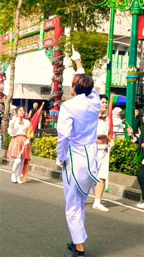 Wow, awesome color guard!! color guard marching drumband