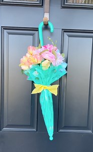 147K views · 1.3K reactions | she turned an umbrella into a spring wreath this diy arts & crafts video shows how to turn an ordinary umbrella into a beautiful wreath for spring and summer with some flowers and ribbon. This original video was produced by rick lax, network media and Brooklyn b | Home Hacks & Easy Snacks | Facebook