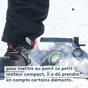 Alexandre pratique le snowboard depuis 10 ans. Mais le plaisir de la glisse sur planche est parfois atténué par un écueil : le fameux faux plat... Il a donc conçu un surf à assistance électrique. Grâce à un petit moteur électrique posé sur la planche, et une télécommande glissée dans la poche, vous n'avez plus besoin de déchausser pour accéder aux remontées ! En savoir ➡ https://france3-regions.francetvinfo.fr/auvergne-rhone-alpes/savoie/valloire-savoie-il-presente-son-snowboard-assistance-elect