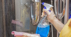 This Morning: Lynsey Crombie shares shower cleaning hacks