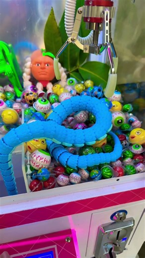 Gary d snake in candy claw machine⁉️