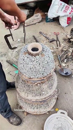 The Hardcore Magic of Traditional Sand Casting! #metalwork #metalcasting #skills
