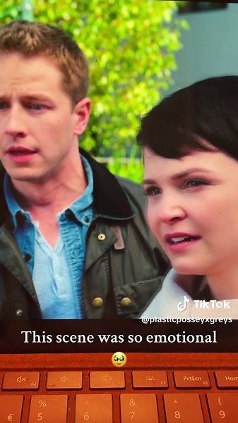 Emotional Moments in Snow White: A Heartfelt Scene