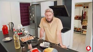 Ce e mai simplu decât să faci o omletă? Să-ți încarci Cartela! Află cum reîncarci rapid în aplicația My Vodafone. E simplu. În niciun caz de aici nu o să înveți cum se face o omletă… 🔴 !!! SUPER PONT >>> Dacă reîncarci cu oferta exclusivă în My Vodafone, ai DUBLU Net și minute internaționale! Asigură-te că ai instalată ultima versiune a aplicației și intră în secțiunea Reîncarcă cu oferta. #cartelavodafone #myvodafone Android 👉 https://bit.ly/Android_MyVodafone iOS 👉 https://bit.ly/iOS_MyVoda