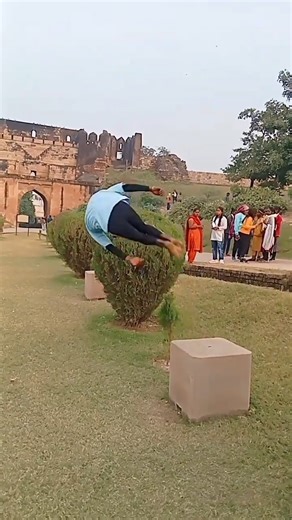 👉❤️‍🩹public reactions amazing places 😱😱record to pranks or stunts mini blok the use of a Flipper#1m