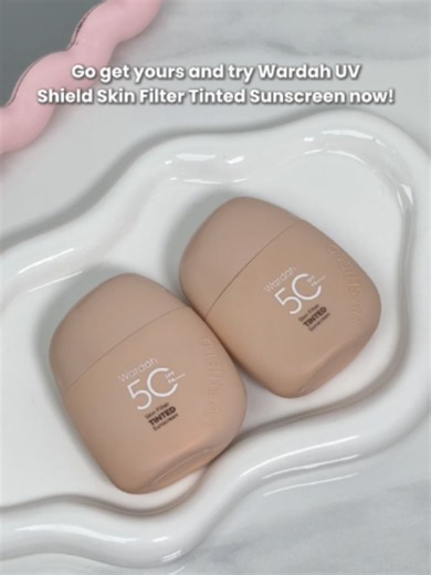 Lazy day tapi still nak nampak cute & glowy? Say no more! 💅✨ Wardah Tinted Sunscreen ni savior gila tau—sun protection sheer coverage all in one step! ☀️🌸 xpayah susah-susah nak apply foundation tebal-tebal, terus auto my skin but better vibe! Lightweight, tak greasy, & super fast to apply. 🔥 Cepat add to cart, sesuai sangat for daily lazy makeup routine! 🛒💨💖 #WardahMY #wardahbrightsunscreen #brighteningsunscreen #vitamincsunscreen #sunscreenrecommendation #mencerahkankulit
