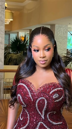 Lagos Hairstylist | Frontal & Lace Wig Specialist on Instagram: "My very beautiful sweet bride @metrobomi serving scalp in her after party look on her traditional wedding ceremony and it was an absolute honor to be her official bridal hairstylist 🥰🥰🥰 One thing is for certain, no matter the hairline you want or desire as a bride or client we are sure to serve you scalp effortlessly…thanks to @beautybyadefunkeee for the eternal melttttt…like zoomnmmm into this lace install guysssssss 🔥🔥🔥🔥🔥