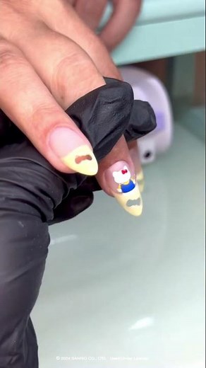 Hello Kitty® Nail Art with @nail.brat 🍎✨