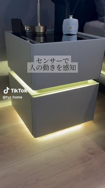 ワイヤレス充電機能付きベッドサイドテーブル