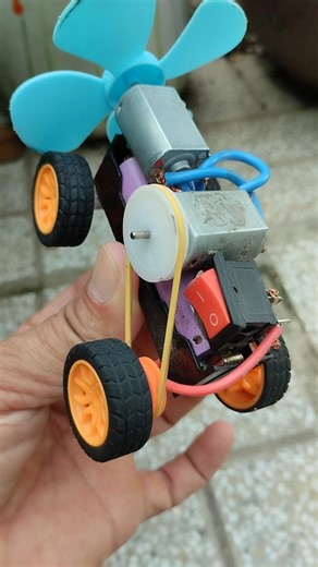 Xe chạy pin tự chế #shorts