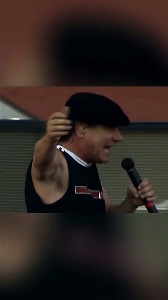 AC/DC with "Thunderstruck"