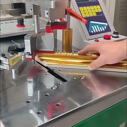 Stop Bad Frame Corners! 4-Cylinder Pneumatic Frame Nailing Machine (Perfect 90° Every Time)