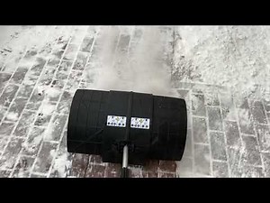 Убираем снег STIHL KM 55R с щеткой насадкой