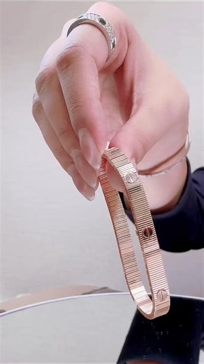 💎 Elevate your accessory collection with our latest watch-link bracelet! Choose from three exquisite colors: Timeless Gold, Romantic Rose Gold, and Sleek Platinum. Each piece is expertly crafted to add a touch of elegance to any outfit! 📏 Available in sizes 15 to 20, ensuring a perfect fit for everyone. | LUXE Jewellery ltd